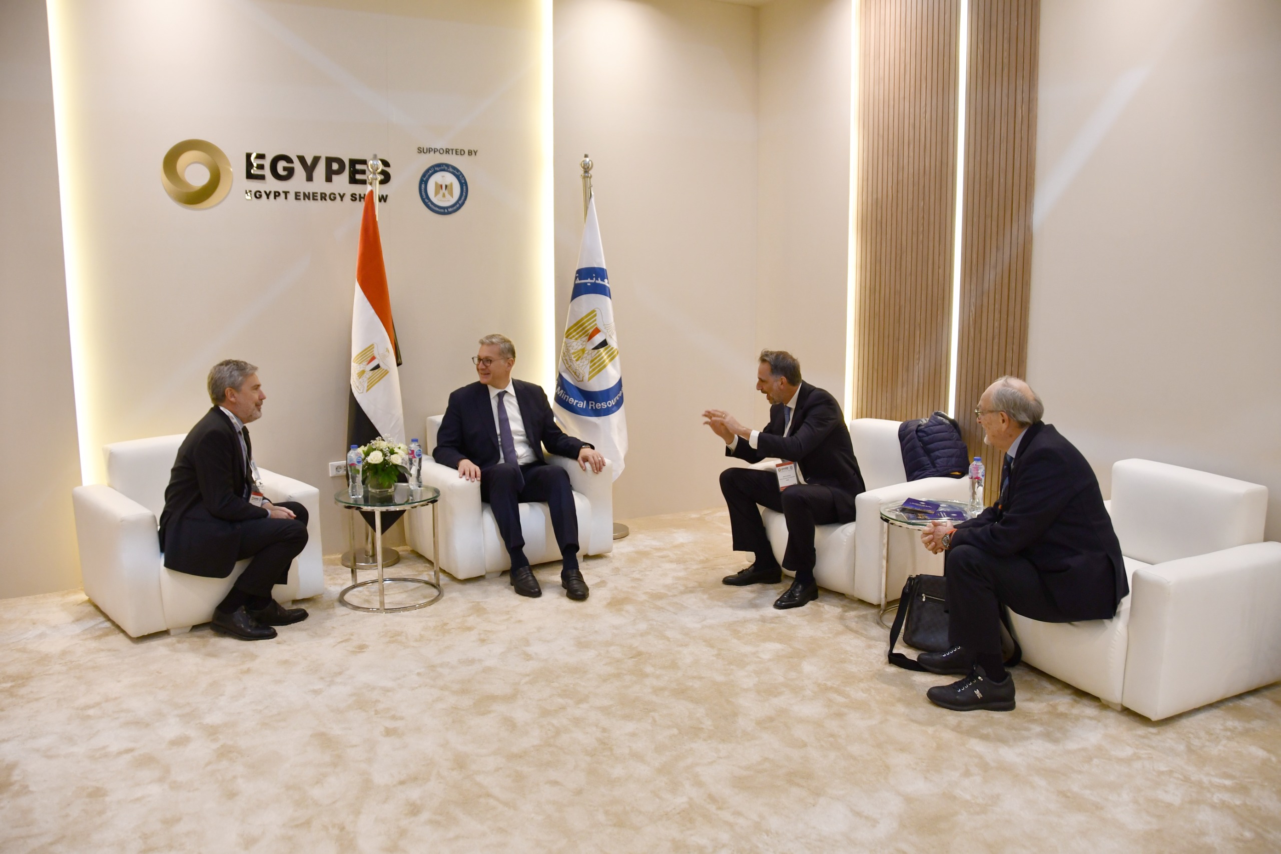 وزير البترول يبحث التعاون مع إيطاليا لانتاج وقود الساف
